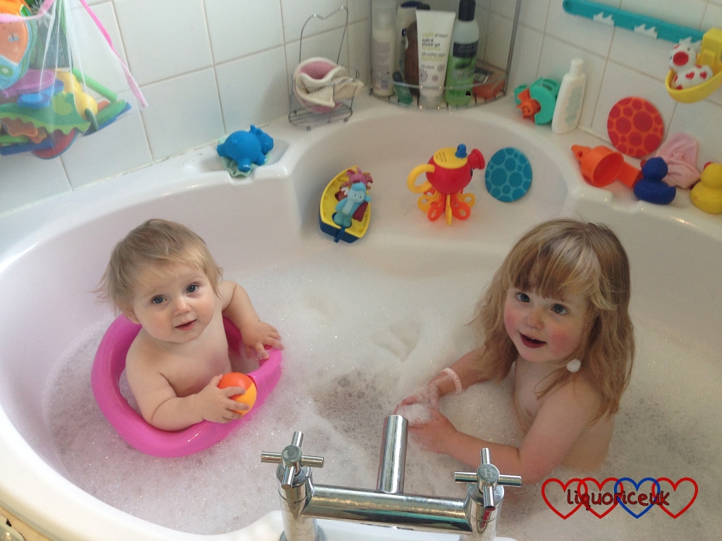 Review - Safety 1st Swivel Bath Seat - Little Hearts, Big Love