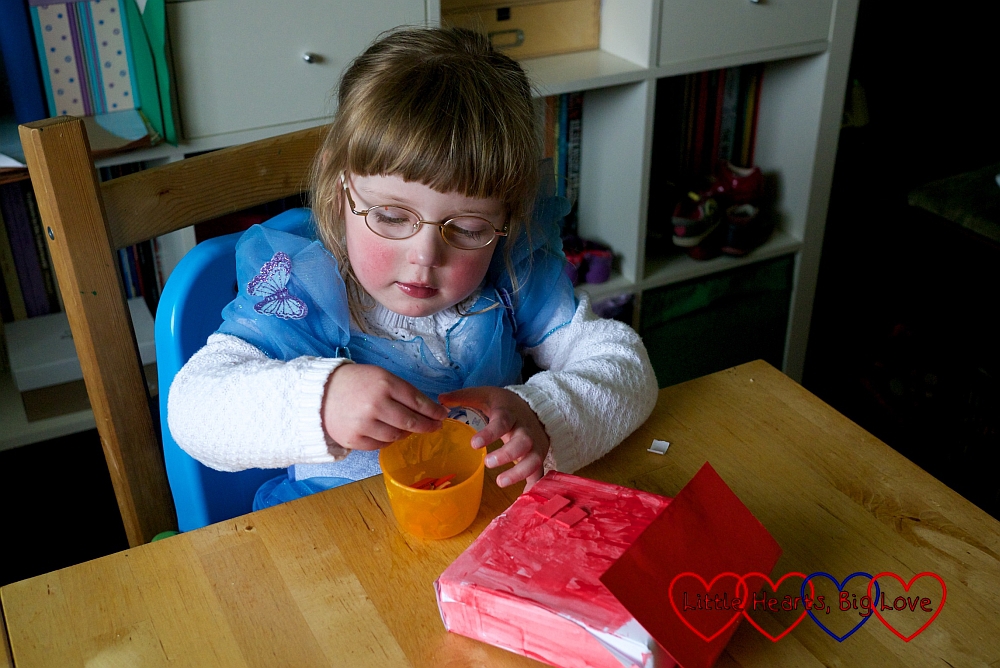 Three Little Pigs themed crafts for toddlers and preschoolers - Little Hearts, Big Love