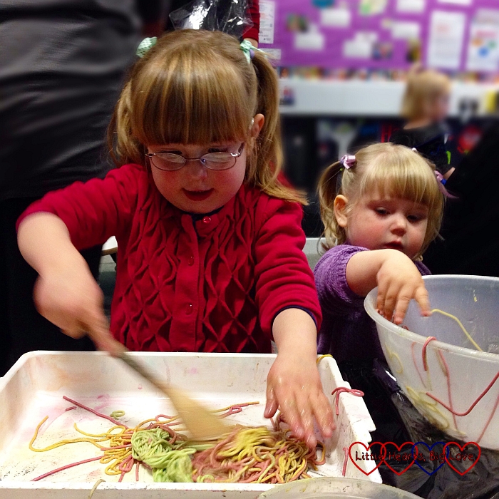 Halloween messy play - The Friday Focus 30/10/15 - Little Hearts, Big Love
