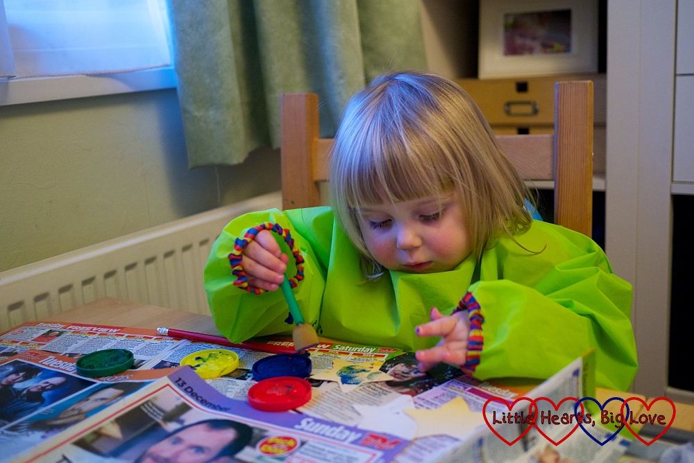 Painting some Christmas stars - The Friday Focus 18/12/15 - Little Hearts, Big Love
