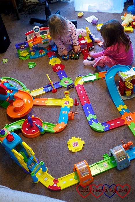 Creating a Toot Toot Drivers City - The Friday Focus 15/01/16 - Little Hearts, Big Love
