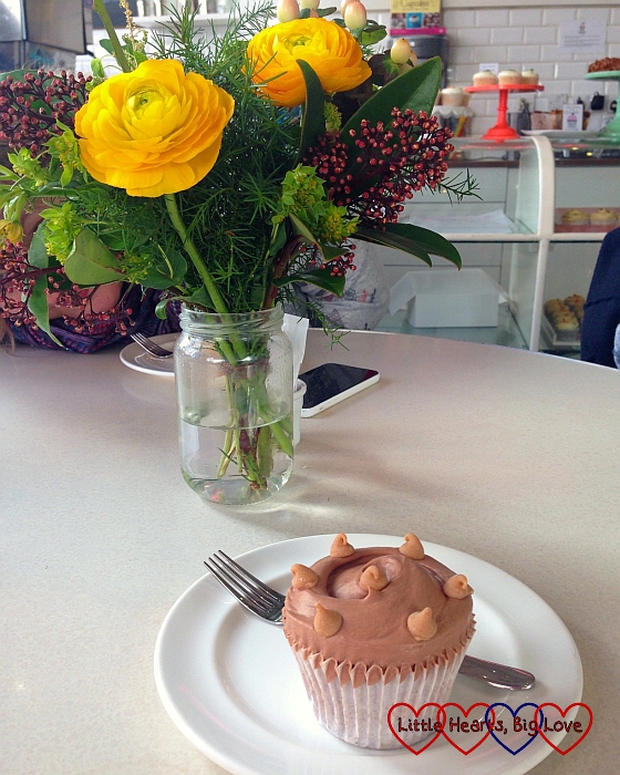 Peanut butter cupcake from Primrose Bakery - Watching the world go by over tea and cake – a day out in London - Little Hearts, Big Love