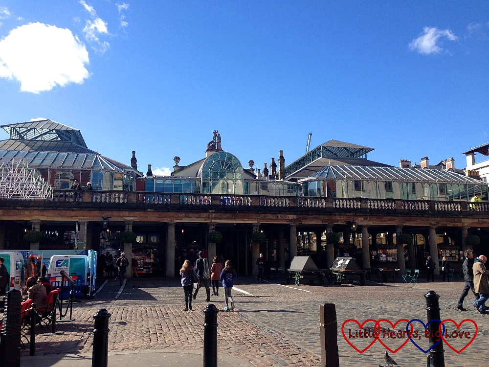 Covent Garden - Watching the world go by over tea and cake – a day out in London - Little Hearts, Big Love