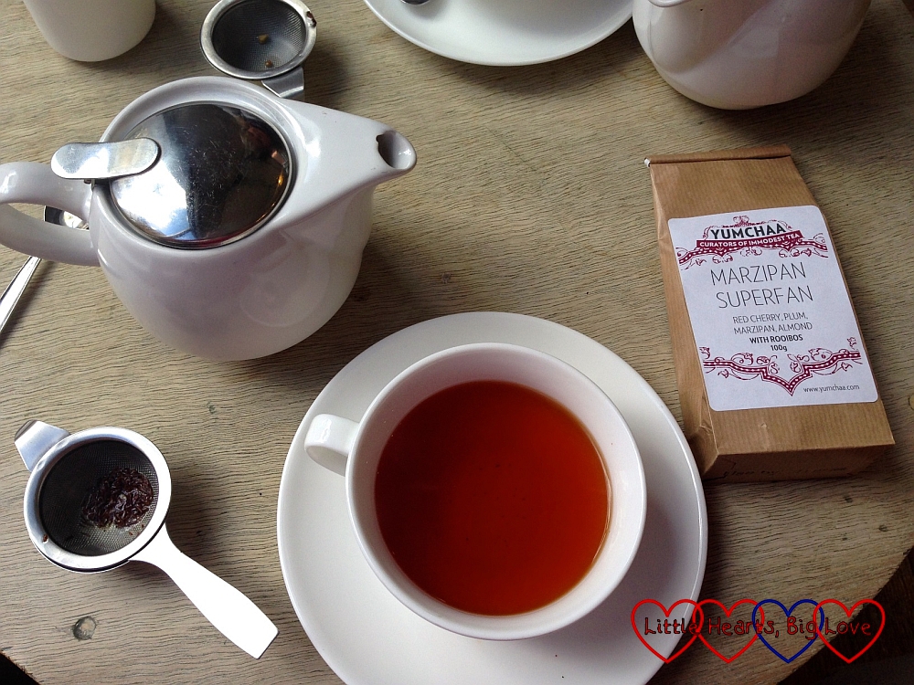 Yumchaa tea - Watching the world go by over tea and cake – a day out in London - Little Hearts, Big Love