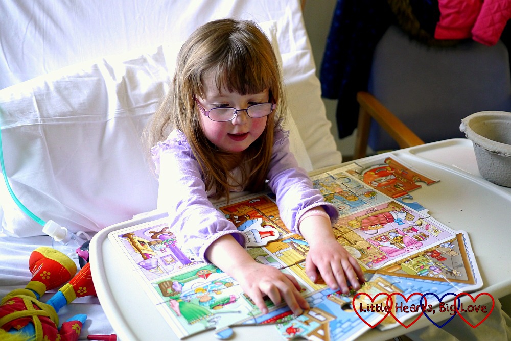 Doing a jigsaw with Jessica - The Friday Focus 04/03/16 - Little Hearts, Big Love