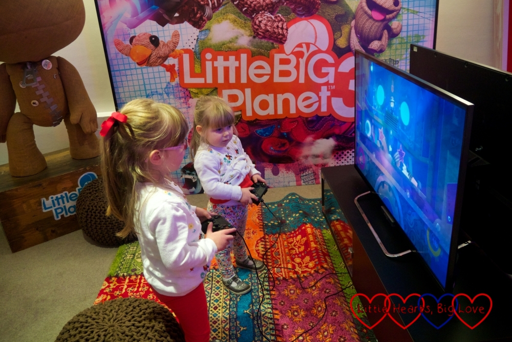 Jessica and Sophie playing Little Big Planet 3