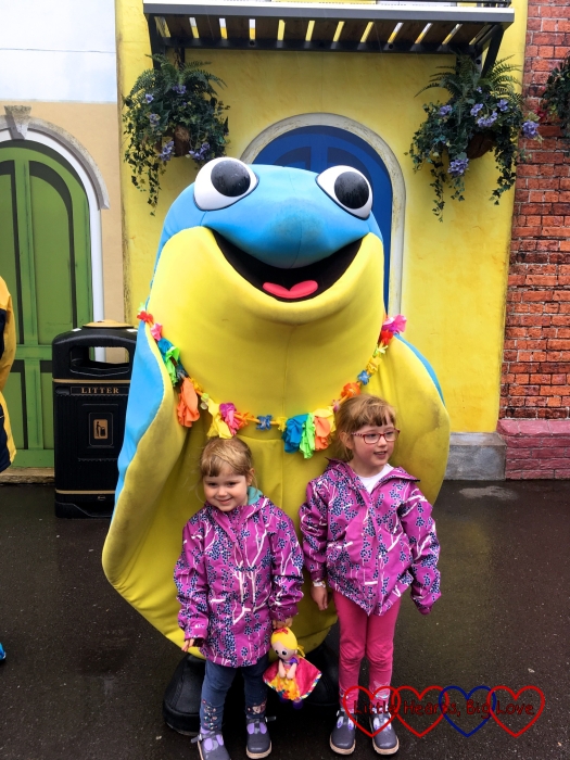 Jessica and Sophie with a ray at Paultons Park