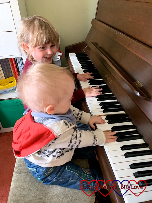 Sophie and Thomas sitting at the piano together