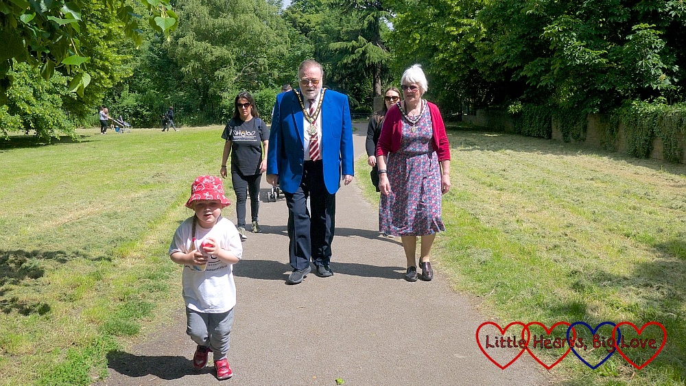 Sophie walking in front of the mayor and mayoress