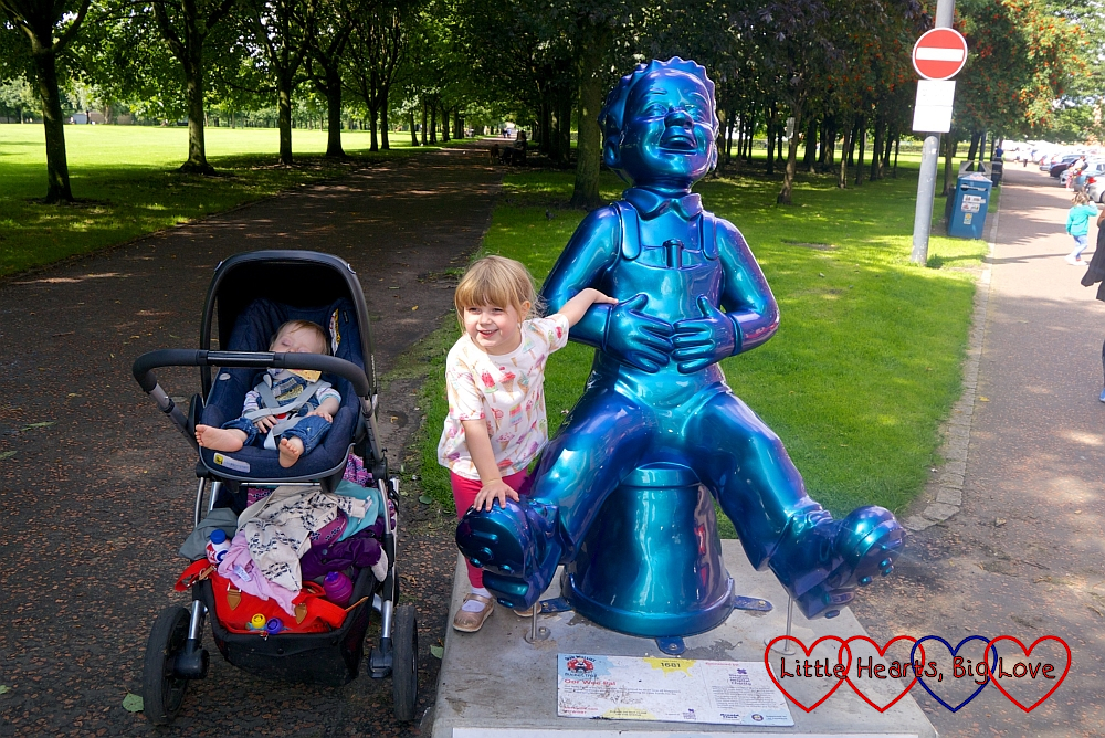 Thomas and Sophie with the 'Oor Wee Pal' Oor Wullie sculpture
