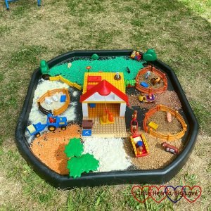 Outdoor learning and sensory play using the tuff tray - Little Hearts ...