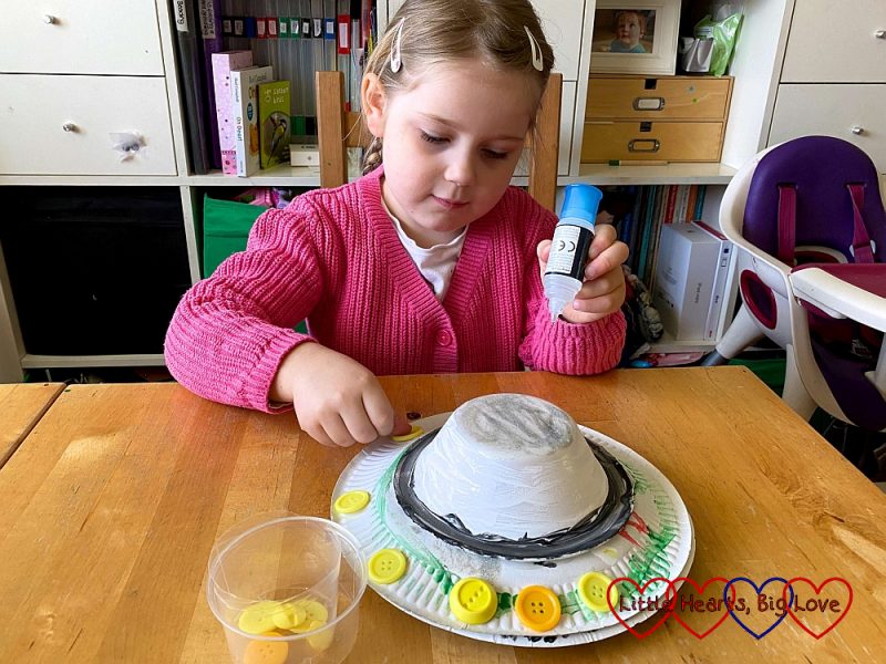 Crafting with kids paper plate flying saucer Little Hearts, Big Love