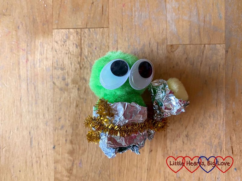 Crafting with kids paper plate flying saucer Little Hearts, Big Love