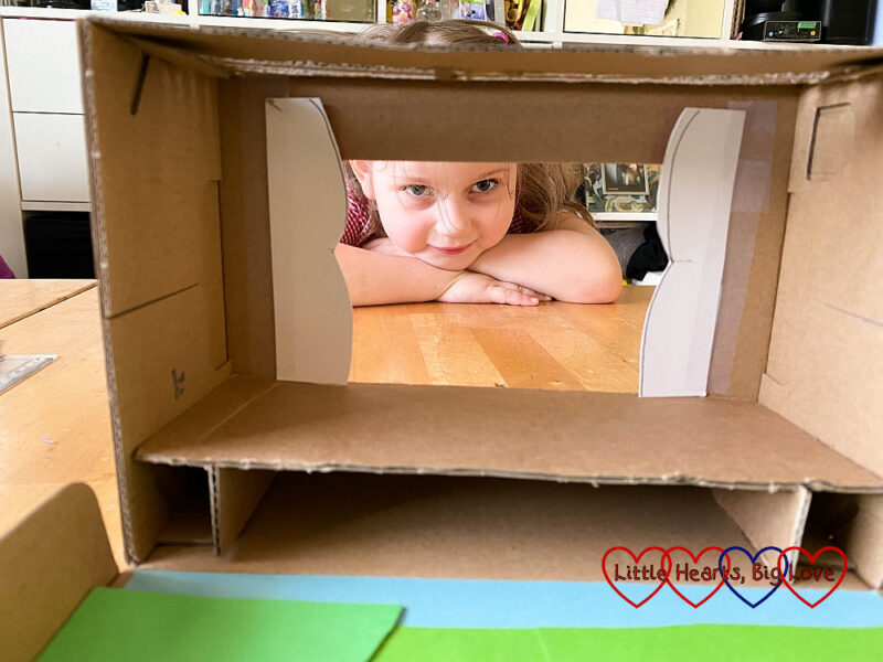How to make a shoebox theatre Little Hearts, Big Love