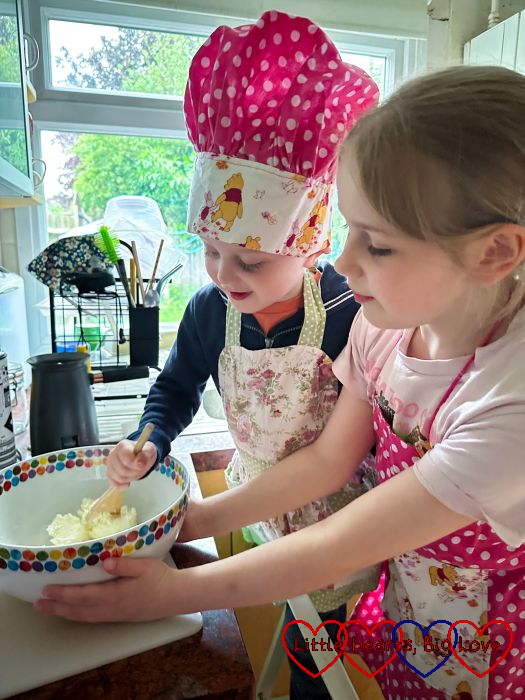Sophie and Thomas mixing butter and sugar together in a mixing bowl